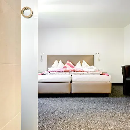 Luen Hotel