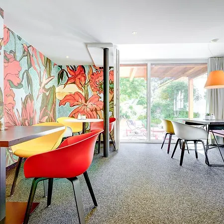 Luen Hotel *